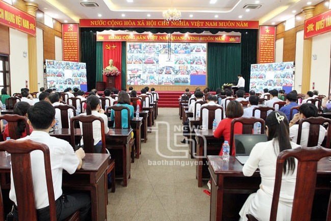 Pho Yen City: Nearly 500 candidates participate in online multiple-choice test of Good Party-Cell Secretary Contest