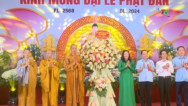 Lãnh đạo tỉnh chúc mừng Đại lễ Phật đản tại chùa Hương Ấp, TP. Phổ Yên