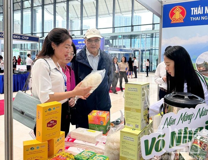 Supporting businesses and cooperatives to participate in 18 fairs and exhibitions
