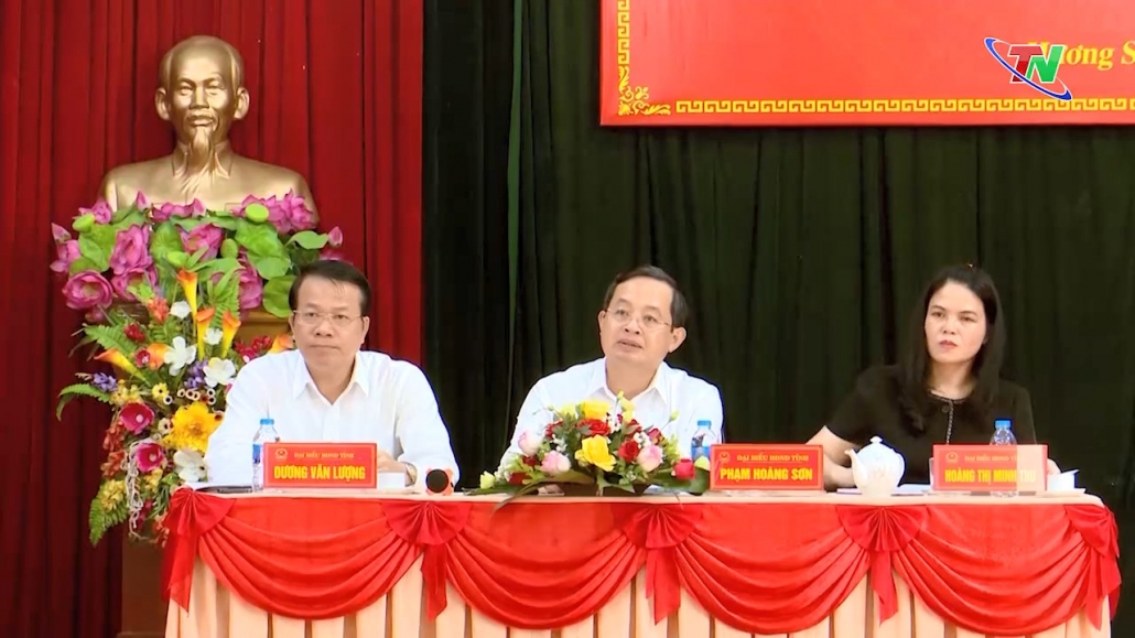 Đồng chí Chủ tịch HĐND tỉnh tiếp xúc cử tri phường Hương Sơn