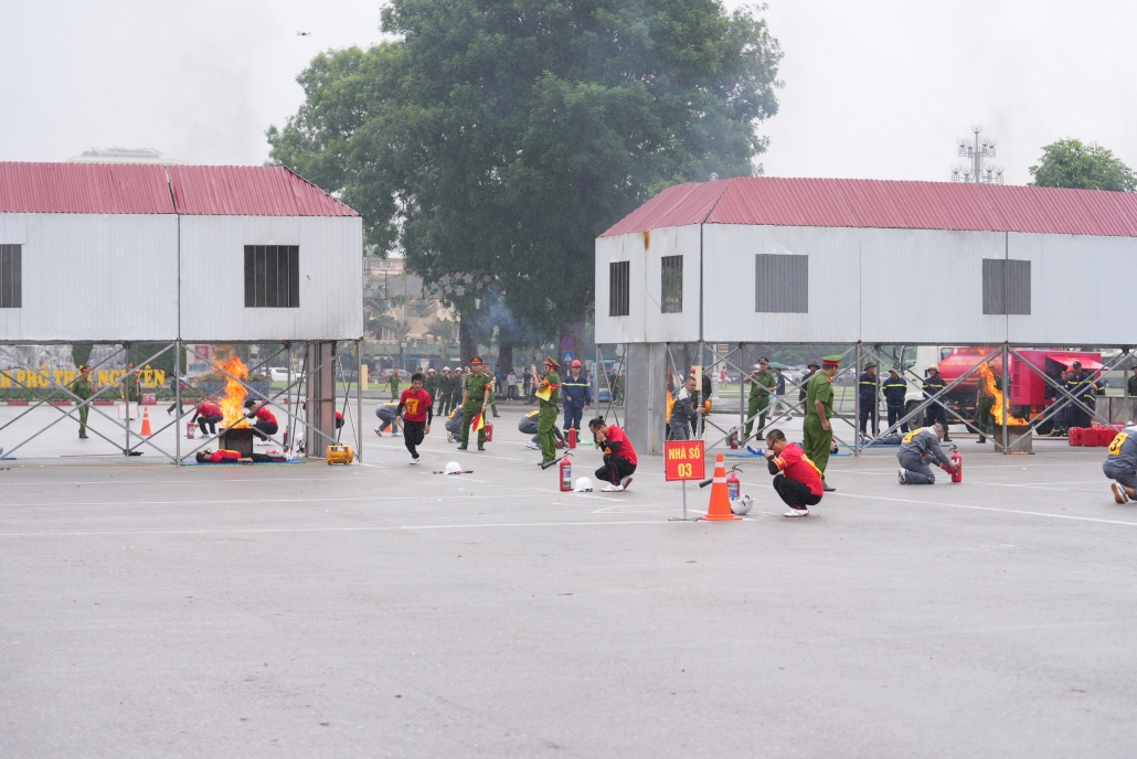 [Photo] Sôi nổi Hội thi tổ liên gia PCCC toàn quốc vòng 2 khu vực 1 tại Thái Nguyên