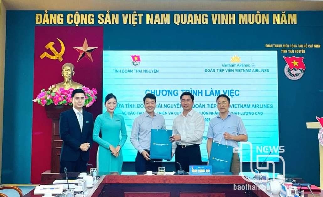 Vietnam Airlines to organize flight attendant recruitment in Thai Nguyen