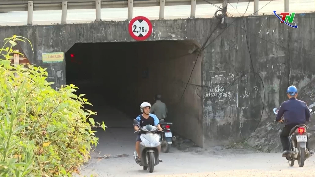 Mất an toàn tại các hầm chui dân sinh Cao tốc Hà Nội - Thái Nguyên