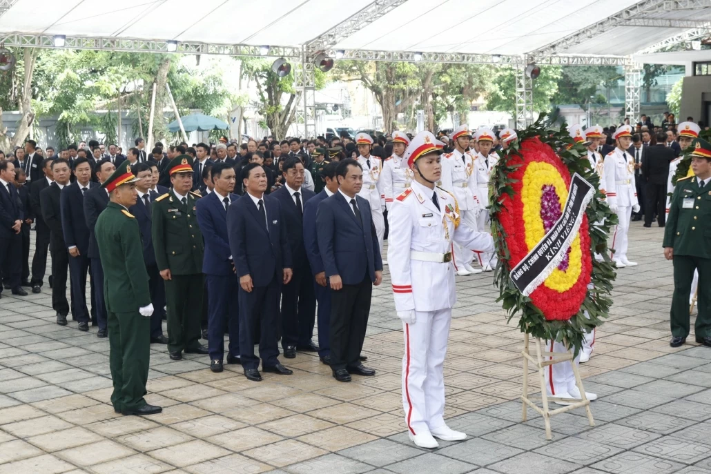 Đoàn Đại biểu tỉnh Thái Nguyên viếng Tổng Bí thư Nguyễn Phú Trọng.