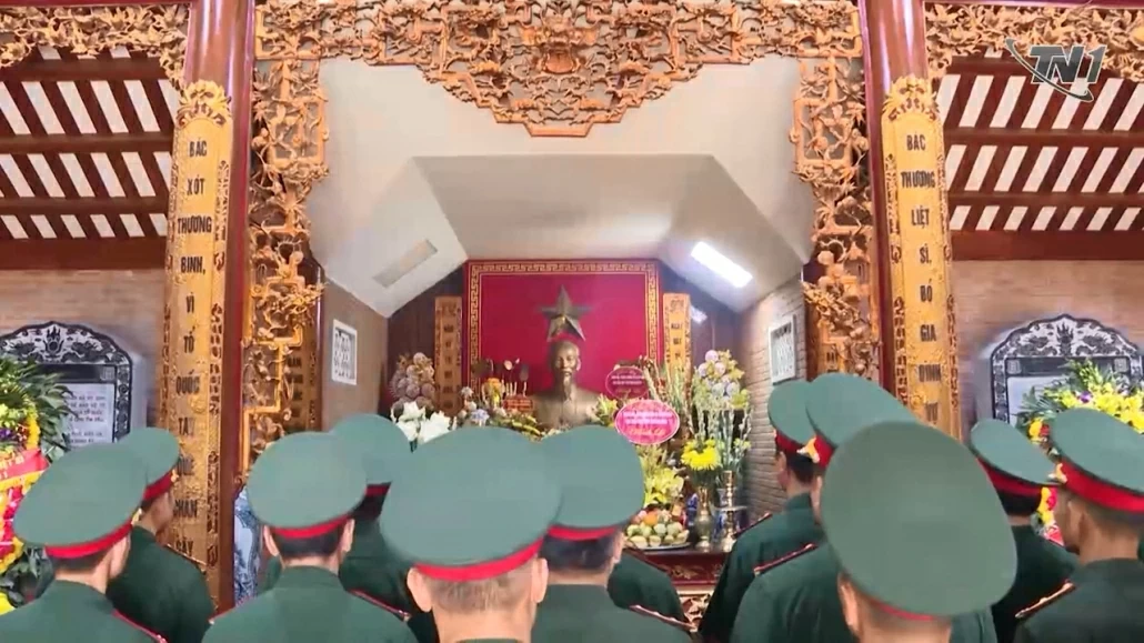 Bộ CHQS tỉnh dâng hương tưởng niệm các Anh hùng Liệt sĩ