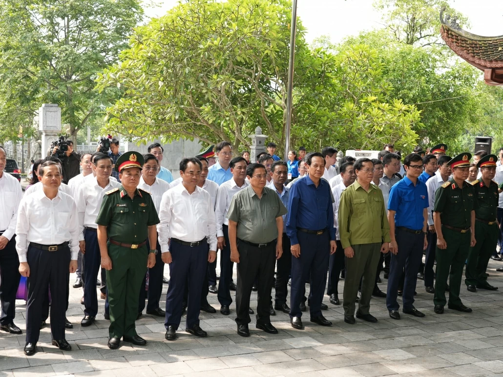 Thủ tướng Chính phủ Phạm Minh Chính thăm thương binh, gia đình liệt sĩ tại Thái Nguyên