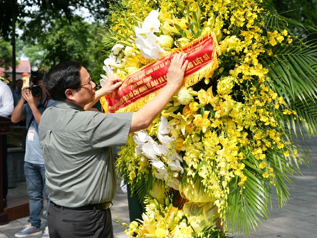 Thủ tướng Chính phủ Phạm Minh Chính thăm thương binh, gia đình liệt sĩ tại Thái Nguyên