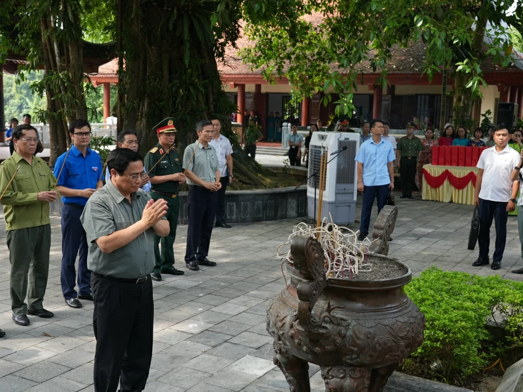 Thủ tướng Chính phủ Phạm Minh Chính thăm thương binh, gia đình liệt sĩ tại Thái Nguyên