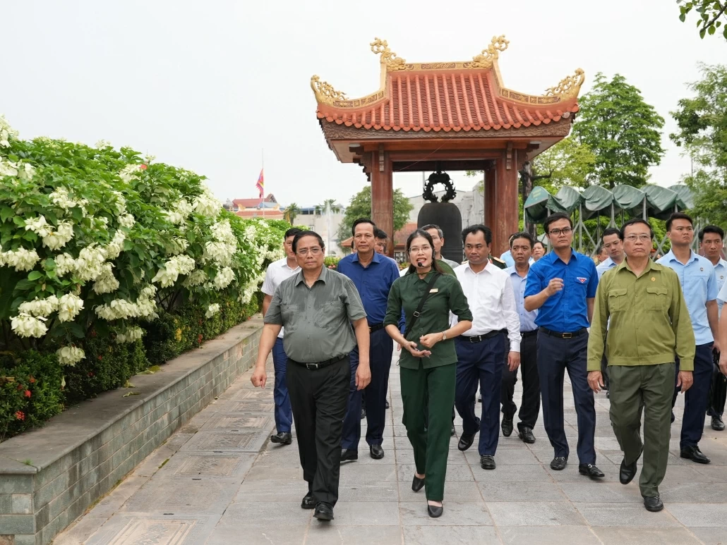 Thủ tướng Chính phủ Phạm Minh Chính thăm thương binh, gia đình liệt sĩ tại Thái Nguyên