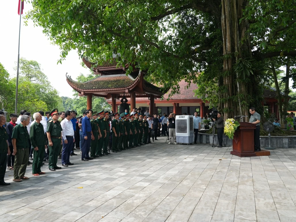 Thủ tướng Chính phủ Phạm Minh Chính thăm thương binh, gia đình liệt sĩ tại Thái Nguyên