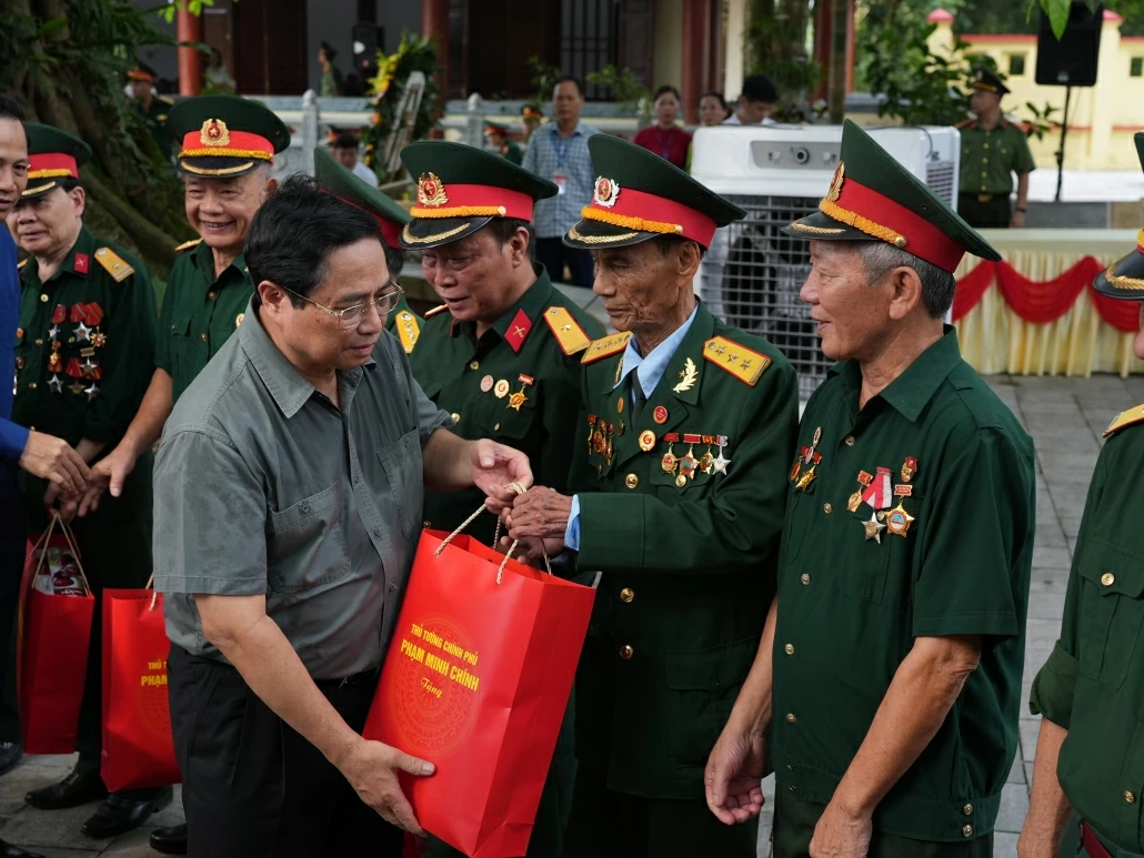 Thủ tướng Chính phủ Phạm Minh Chính thăm thương binh, gia đình liệt sĩ tại Thái Nguyên