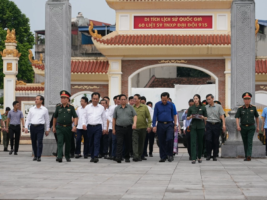 Thủ tướng Chính phủ Phạm Minh Chính thăm thương binh, gia đình liệt sĩ tại Thái Nguyên