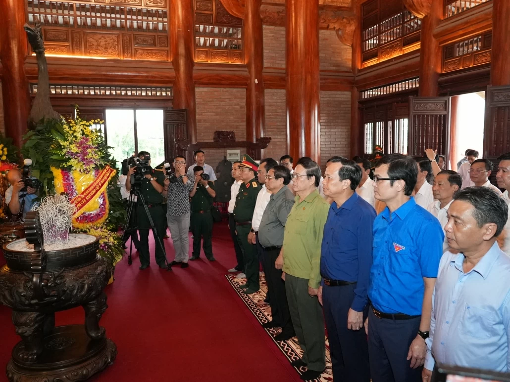 Thủ tướng Chính phủ Phạm Minh Chính thăm thương binh, gia đình liệt sĩ tại Thái Nguyên