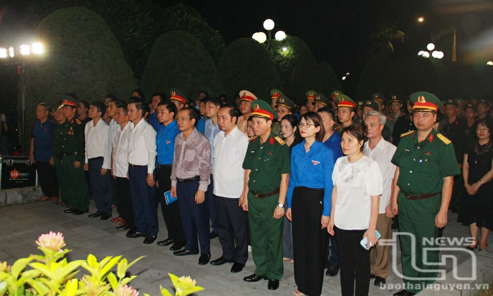 Thai Nguyen Youth pays tribute to heroic martyrs