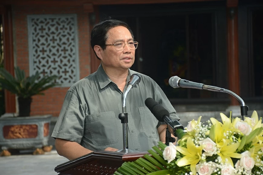 Prime Minister Pham Minh Chinh visits war invalids and martyrs' families in Thai Nguyen