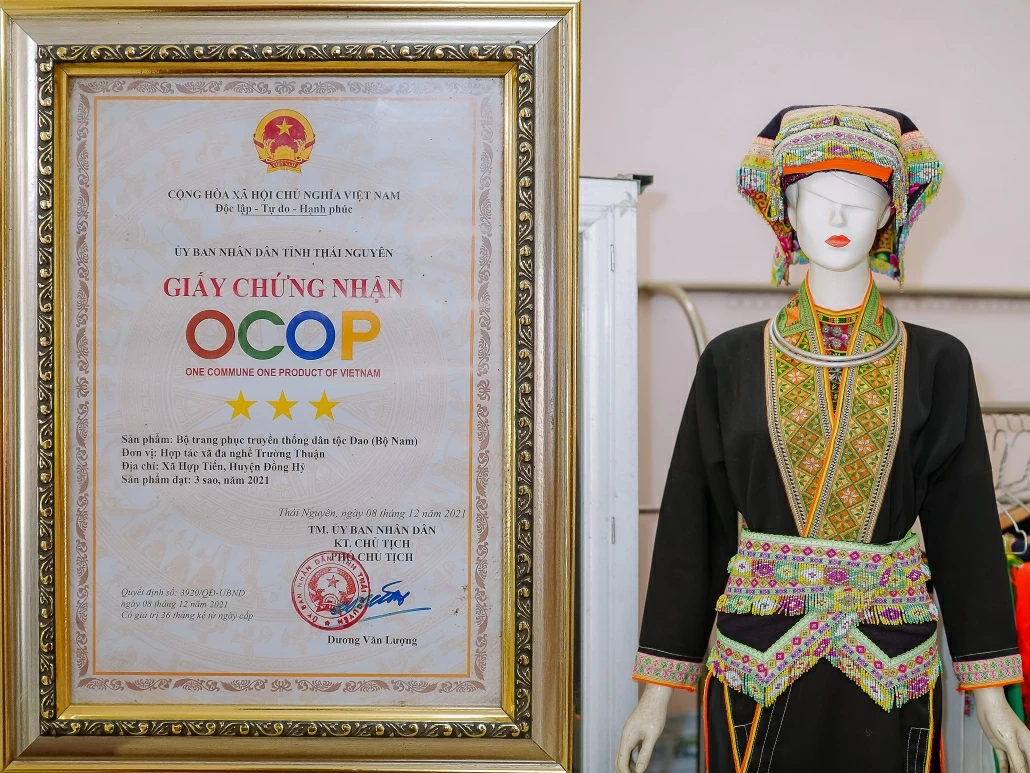 [Photo] Giữ gìn - bảo tồn trang phục truyền thồng người Dao Thái Nguyên