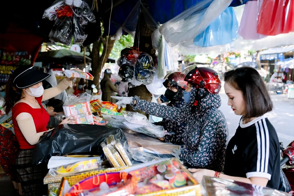 [Photo] Nét đẹp văn hoá ngày Rằm tháng Bảy