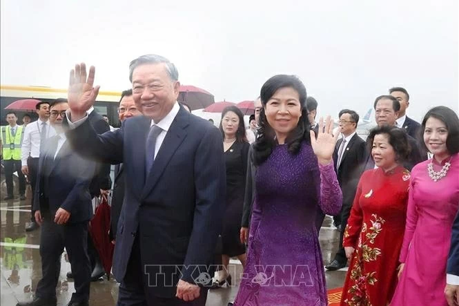 Tổng Bí thư, Chủ tịch nước Tô Lâm và Phu nhân lên đường thăm cấp Nhà nước tới Cộng hòa Nhân dân Trung Hoa