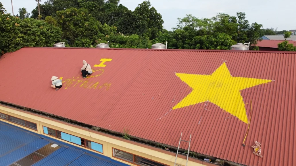 [Photo] Trào lưu “mỗi mái nhà là một lá cờ Tổ quốc”: Lan tỏa tình yêu nước