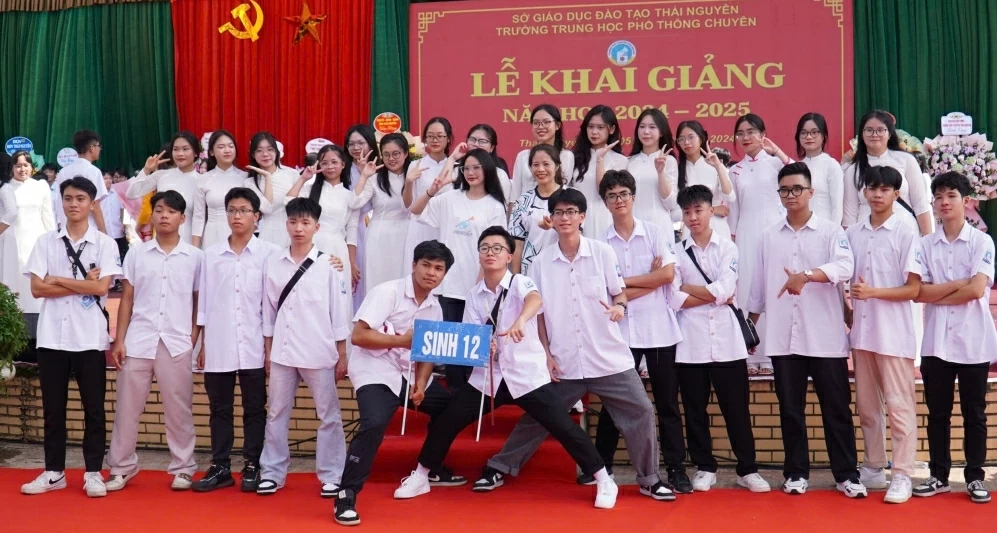 Số 3: Trường THPT Gang Thép và Trường THPT Sông Công