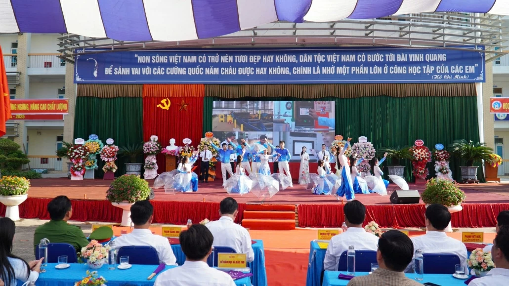 Thái Nguyên: Huân hoan chào đón năm học mới