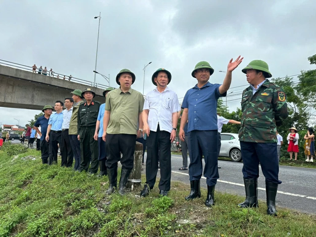 Phó Thủ tướng Hồ Đức Phớc thị sát, chỉ đạo công tác phòng chống bão lụt tại Thái Nguyên