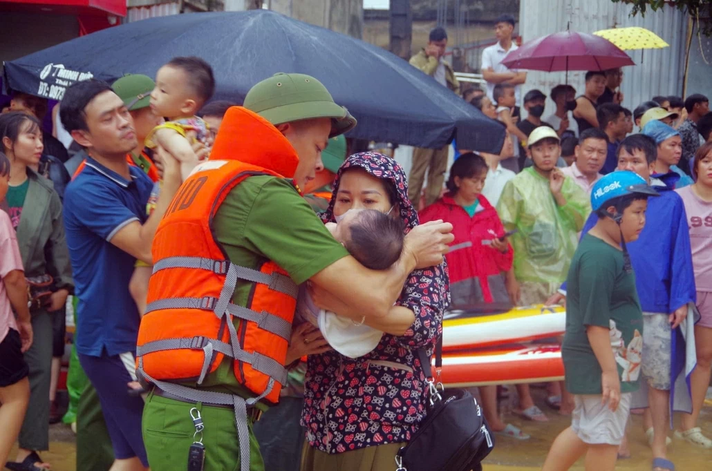 Cần cảnh giác với những chiêu trò lừa đảo, nhận diện và không đăng tải, chia sẻ thông tin sai sự thật về mưa lũ