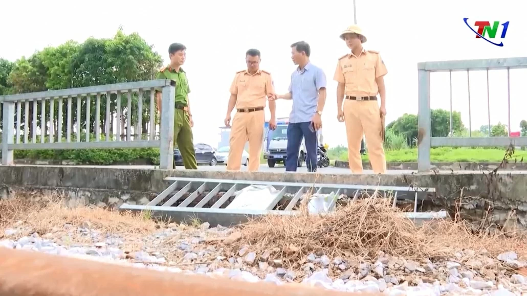 Tiếp tục xuất hiện việc tự ý tháo dỡ hàng rào hộ lan đường sắt