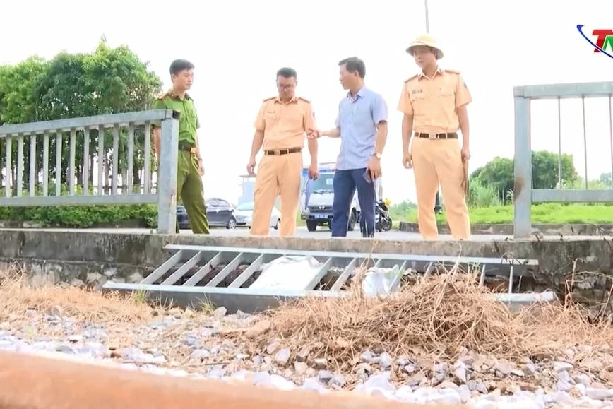 Tiếp tục xuất hiện việc tự ý tháo dỡ hàng rào hộ lan đường sắt