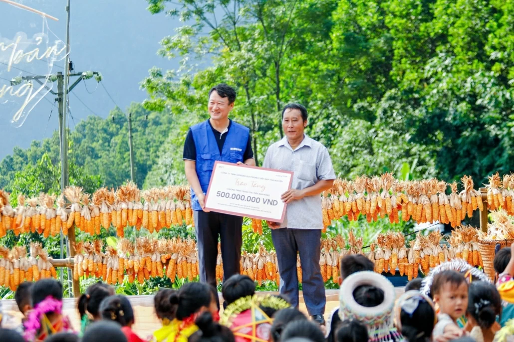 [Photo] Trung thu trên bản Mông