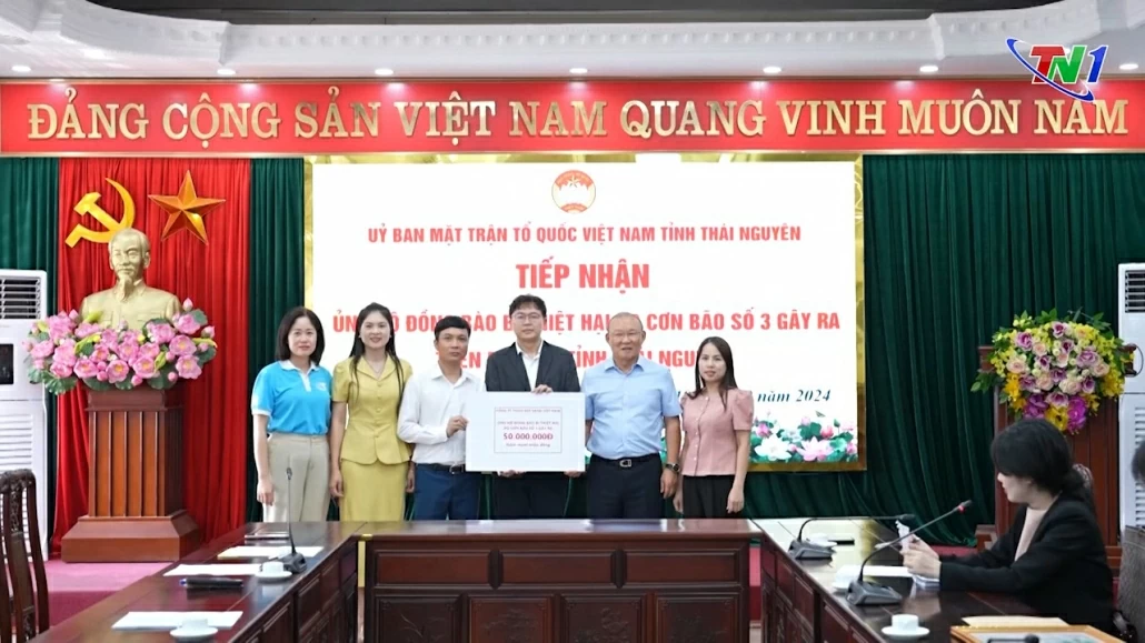 HLV bóng đá  Park Hang Seo cùng các doanh nghiệp Hàn Quốc ủng hộ tỉnh Thái Nguyên khắc phục hậu quả mưa lũ