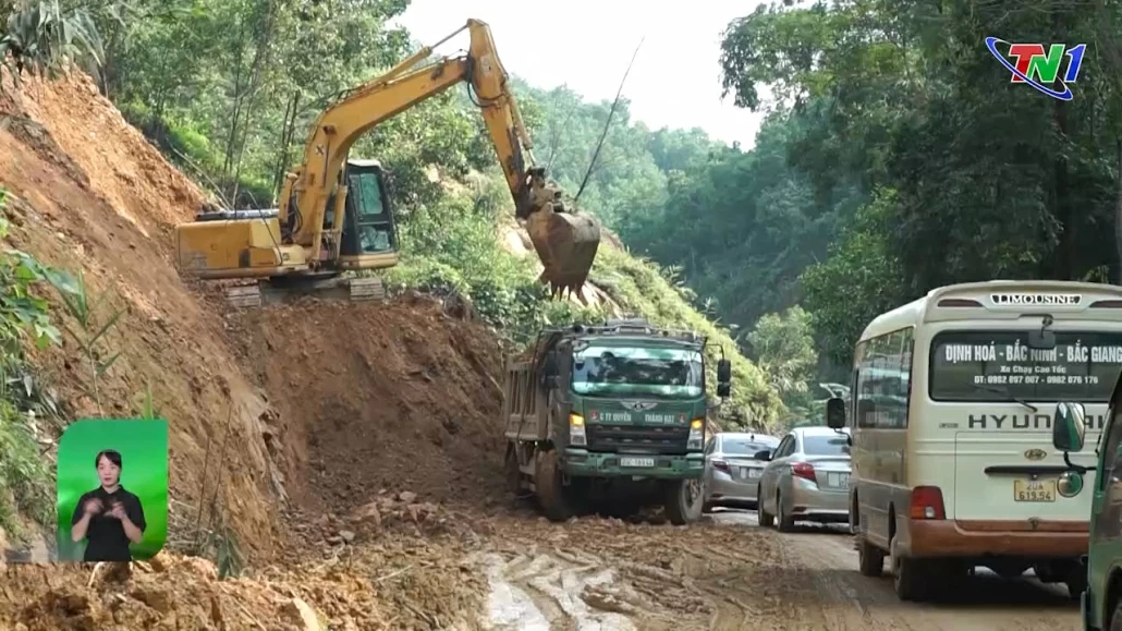 Khẩn trương khắc phục sạt lở trên Quốc lộ 3C