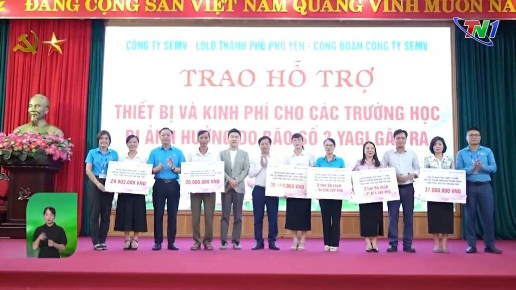 Công ty TNHH Sam Sung Electro Mechanics Việt Nam hỗ trợ gần 200 triệu đồng khắc phục hậu quả bão lũ