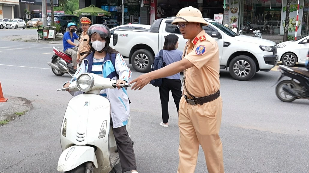 Hình ảnh ngày đầu cao điểm xử lý học sinh vi phạm giao thông