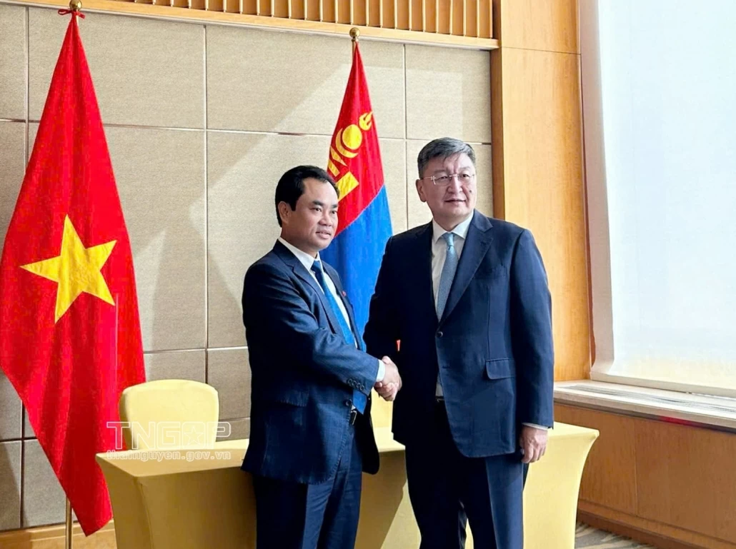 Secretary General of the Mongolian People's Party receives and discusses cooperation opportunities with leaders of Thai Nguyen province