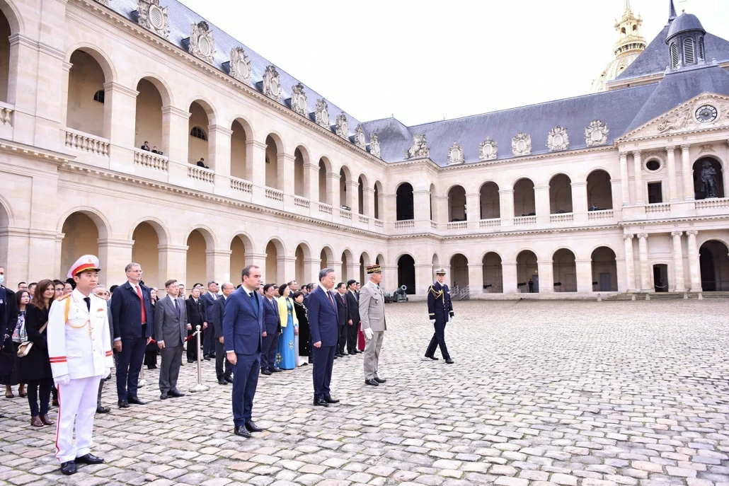 Lễ đón chính thức Tổng Bí thư, Chủ tịch nước Tô Lâm tại Điện Invalides, Pháp