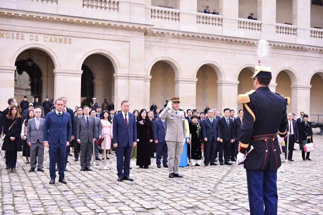 Lễ đón chính thức Tổng Bí thư, Chủ tịch nước Tô Lâm tại Điện Invalides, Pháp