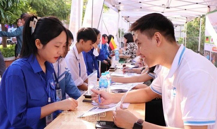 Over 900 students participate in the Career Counseling and Job Fair