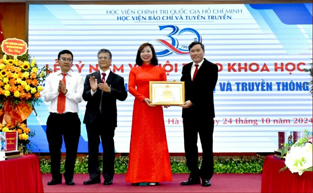 Lễ kỷ niệm và Hội thảo khoa học “Tạp chí Lý luận chính trị và Truyền thông 30 năm xây dựng và phát triển”