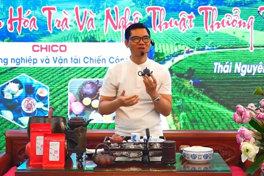 Thăm, tặng quà cho đối tượng chính sách tại Phú Lương