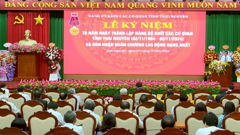 Gần 100 người chơi ma túy trong quán karaoke lớn nhất Cà Mau