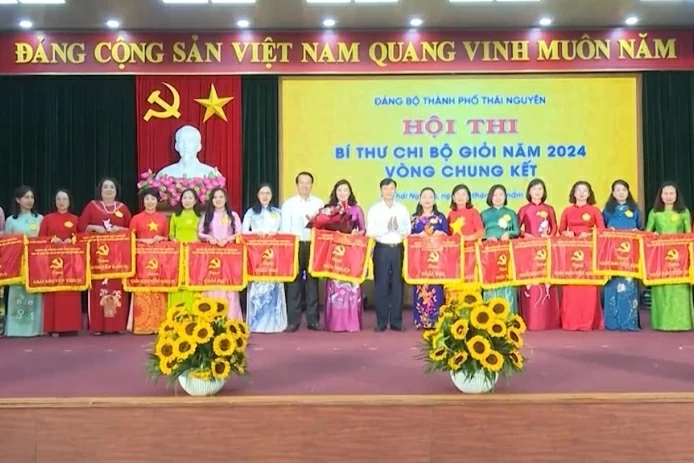 [Trực tuyến]: Người dân Thái Nguyên hân hoan đón Giao thừa Xuân Giáp Thìn 2024