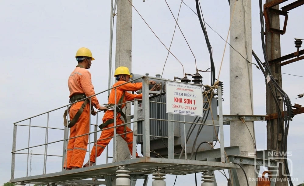 Phu Binh: Over 20 billion VND invested in renovating and upgrading the power grid system