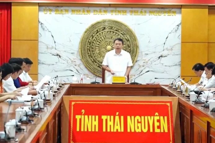 Thủ tướng trao Huy hiệu Đảng cho nguyên Phó Thủ tướng Vũ Khoan