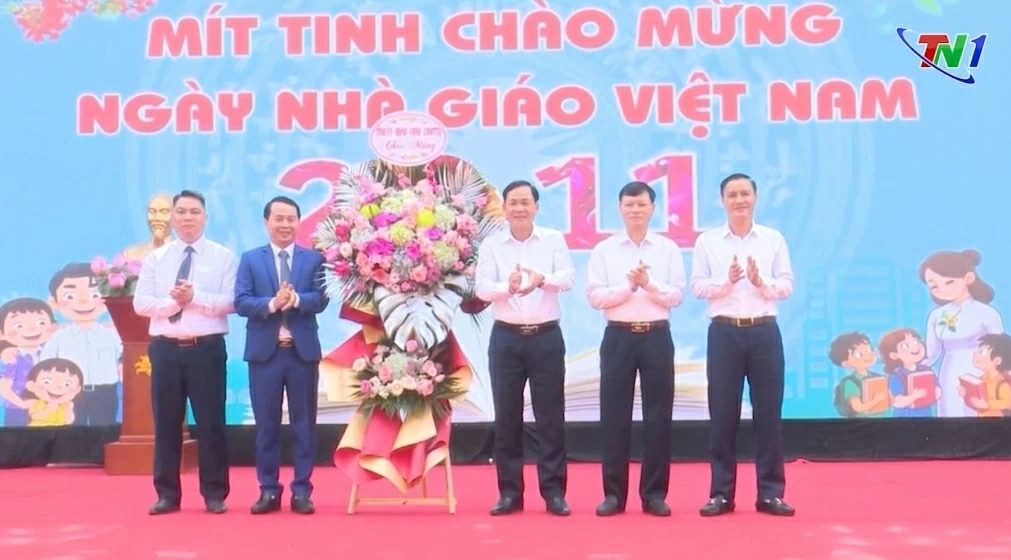 Những cán bộ là "lá chắn" phòng dịch