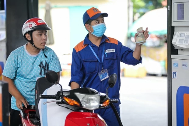 Nông dân lái máy kéo trên 1.000 km đường làm giao thông Hà Lan tê liệt