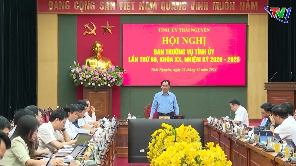 "Mày trúng đạn vào ngực, chúng tao chôn mày sau tảng đá, nhớ không..."