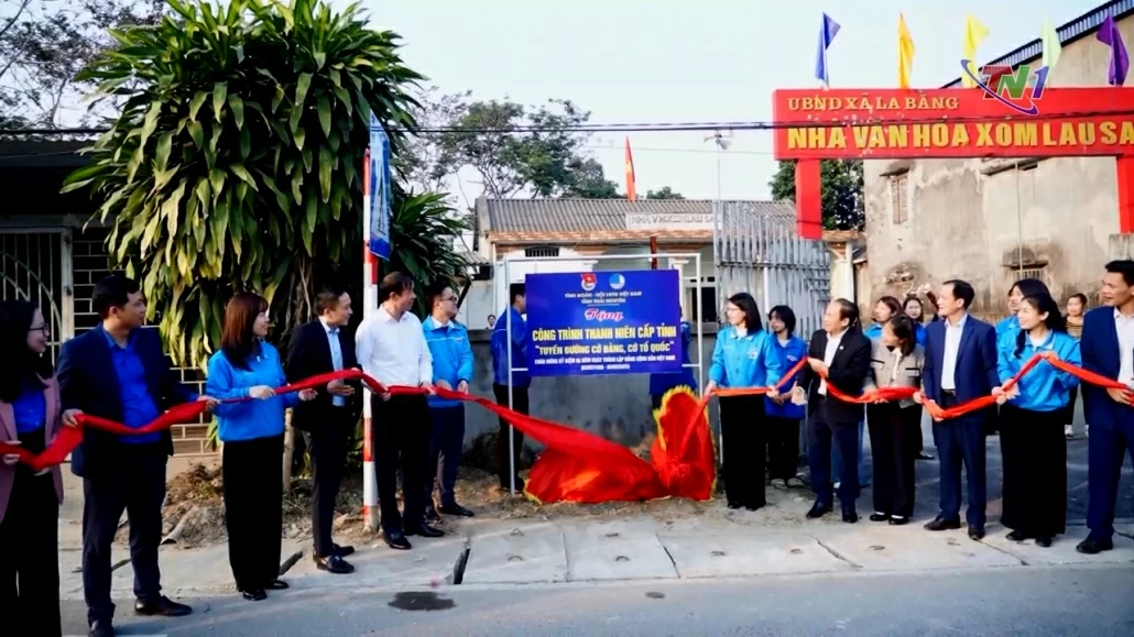 Khánh thành tuyến đường cờ Đảng, cờ Tổ quốc tại xã La Bằng, huyện Đại Từ