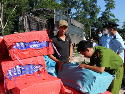 Tây Ninh mỗi ngày bắt hàng nghìn gói thuốc lá lậu