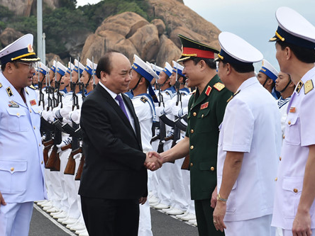 Thủ tướng dự lễ thượng cờ 2 tàu ngầm Kilo Đà Nẵng và Bà Rịa-Vũng Tàu
